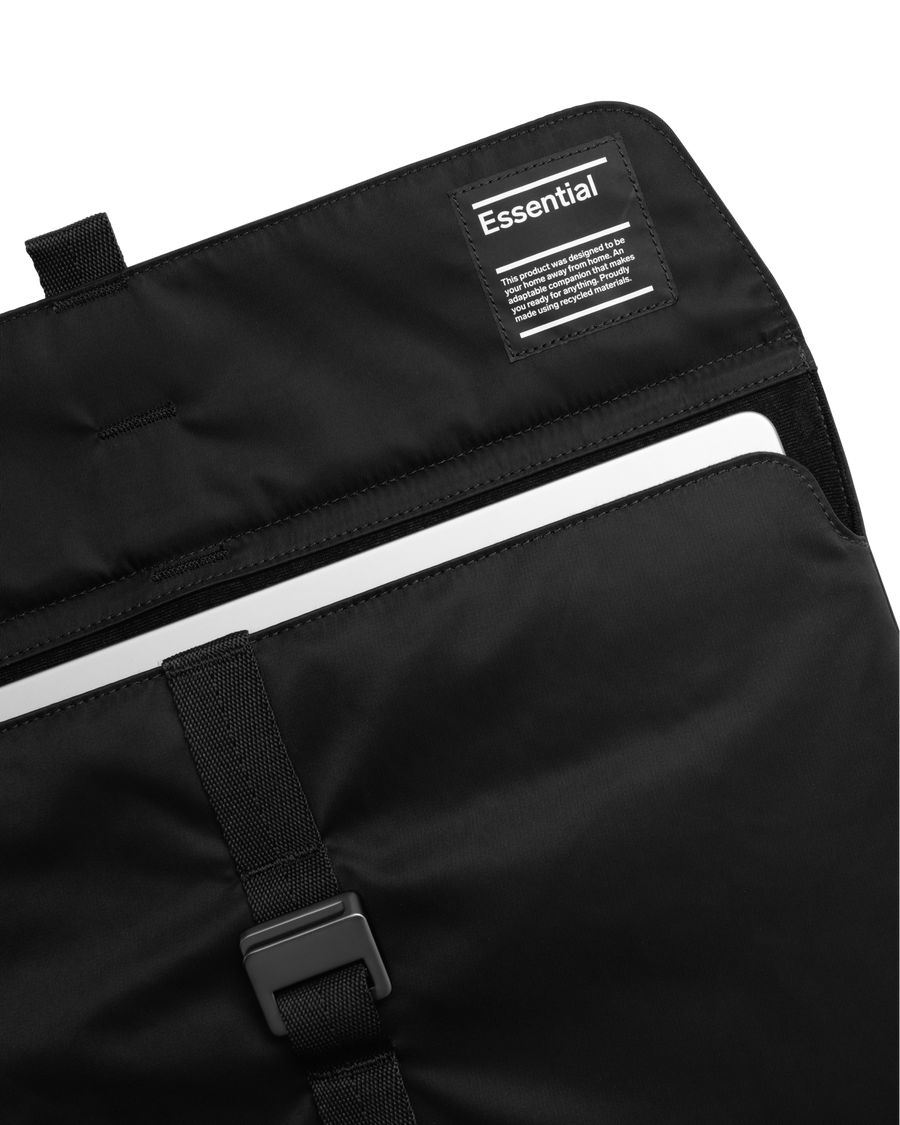 Essential Laptop Sleeve 13 Black Out