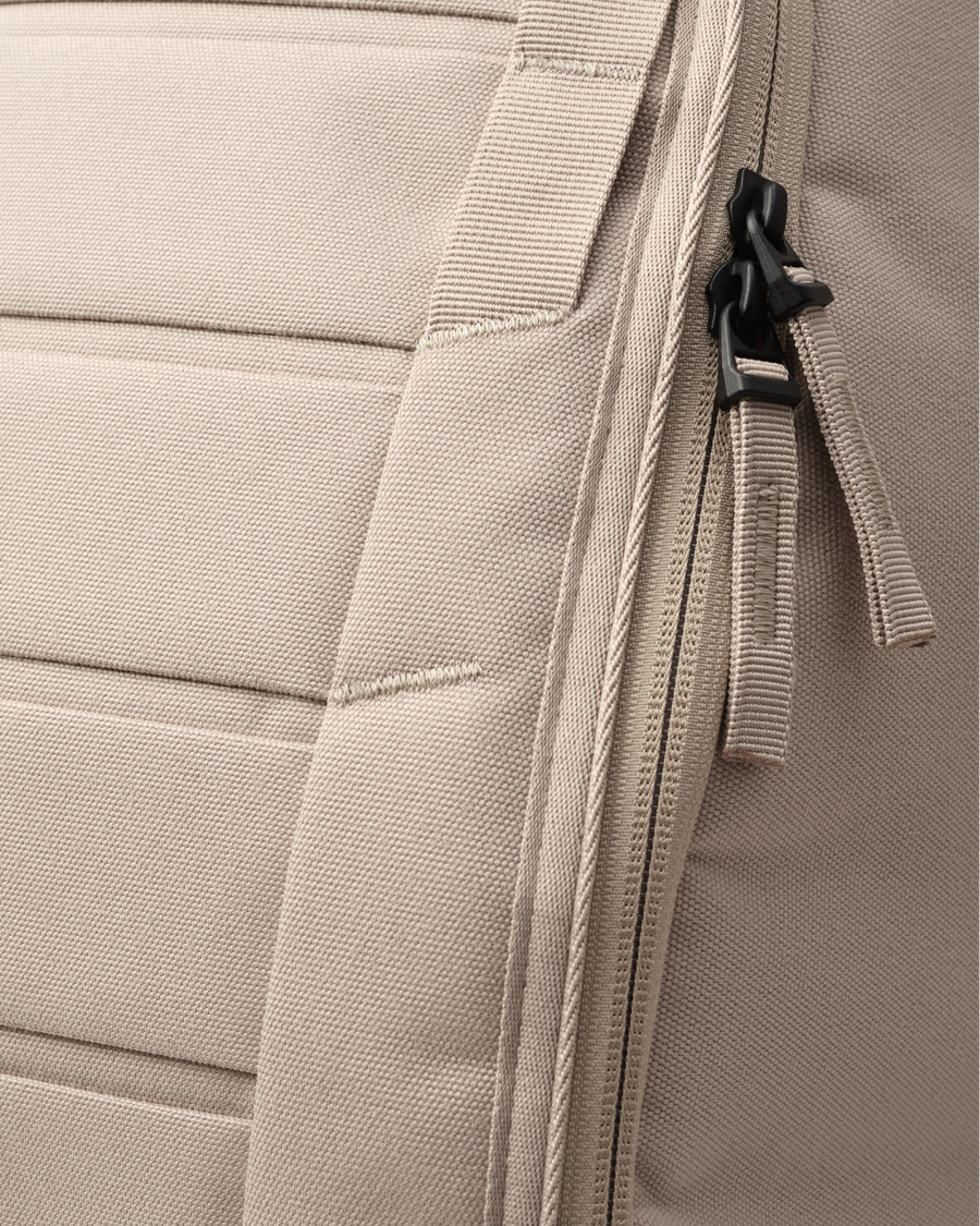 Hugger 25L Fogbow beige material.1.png