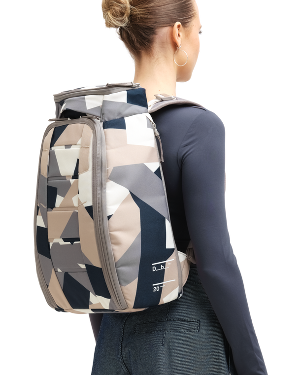 Hugger Backpack 20L  Line Cluster.png