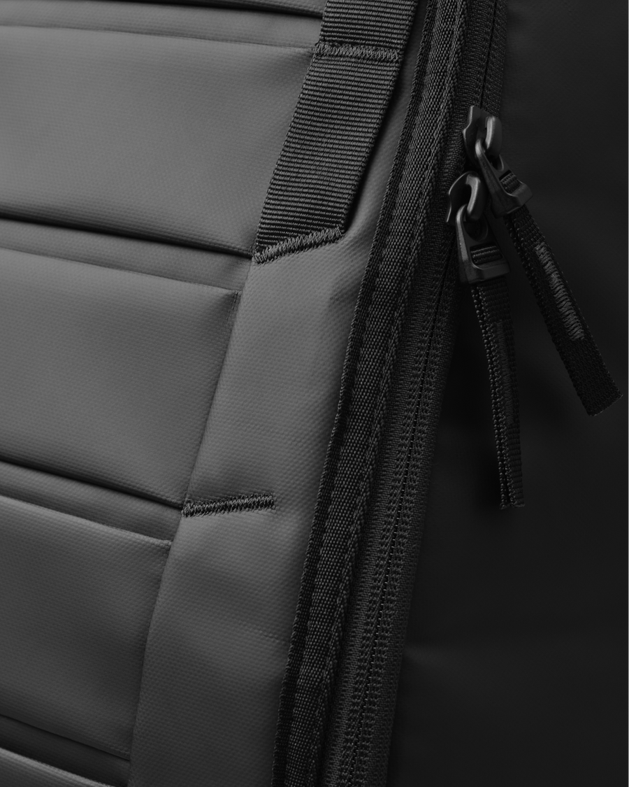 Hugger Backpack 30L Black Out