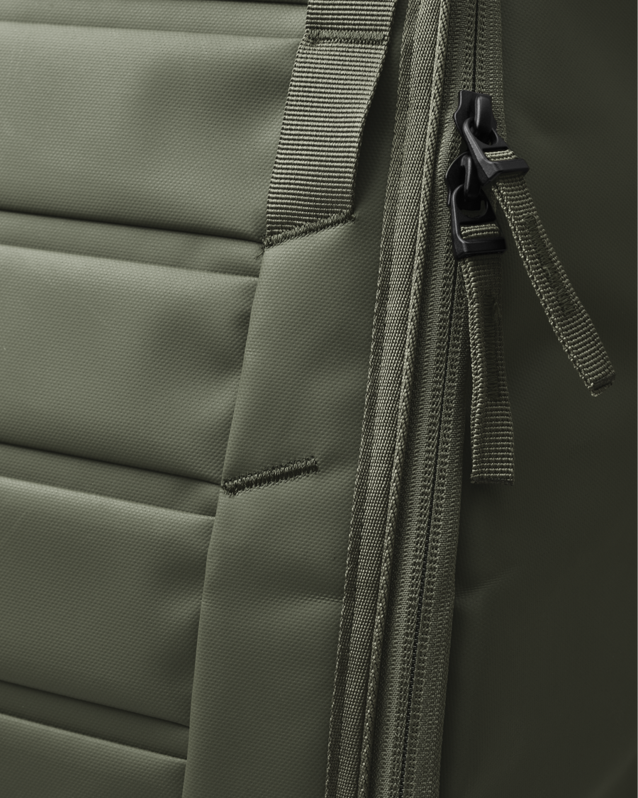 Hugger Backpack 25L Moss Green – Db North America