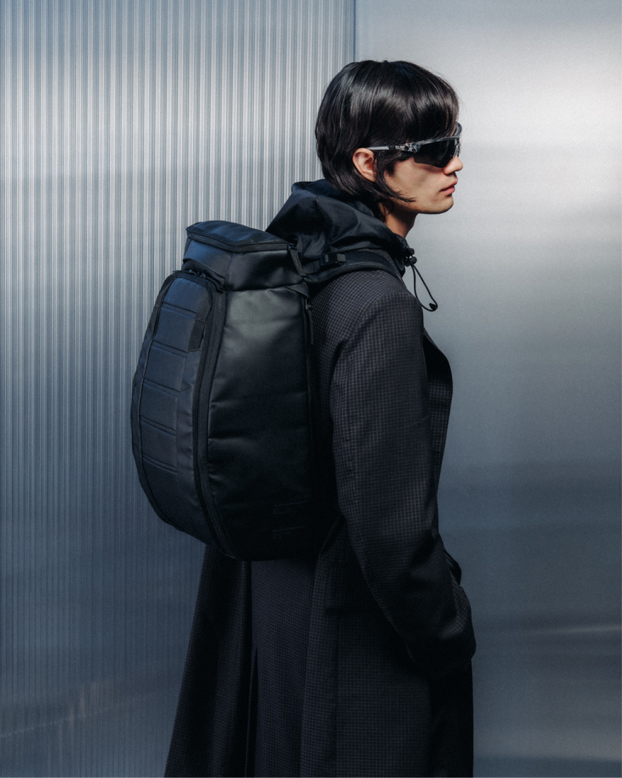 Hugger Backpack 25L Black Out