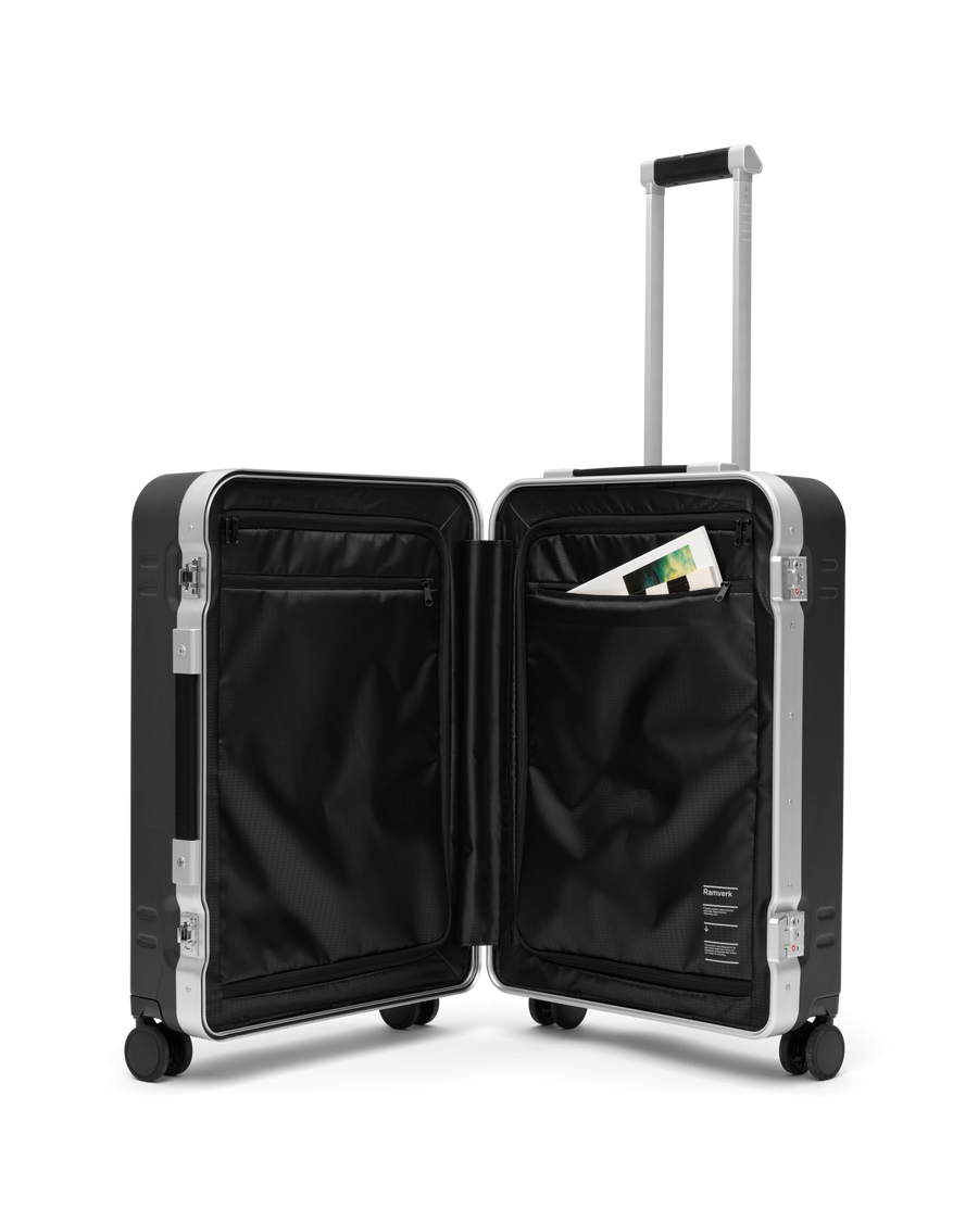 Ramverk Pro Check-in Luggage Medium Silver