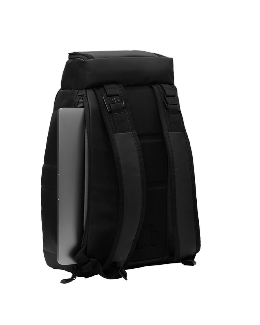 hugger_backpack_1st_generation_20L_19_202.png