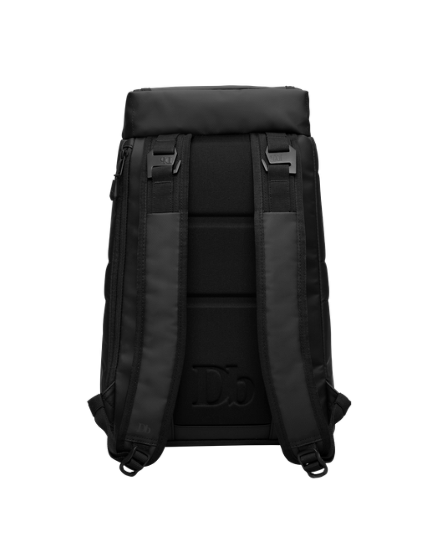 hugger_backpack_1st_generation_20L_19_207.png