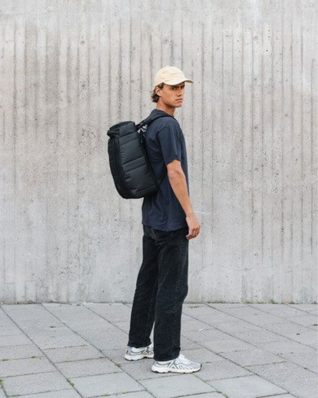 hugger_backpack_1st_generation_20L_19_209.png