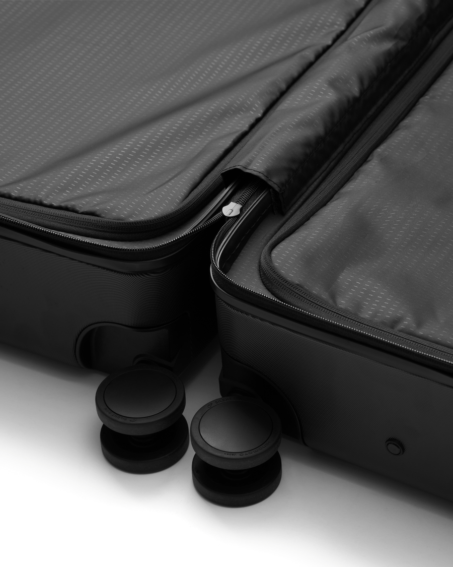 Ramverk Check-in  Luggage Medium Black Out-4.png